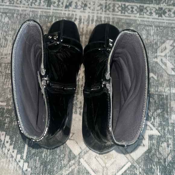 Stuart Weitzman women’s Black Heeled Boots with Glossy Finish size 8 - Picture 7 of 9